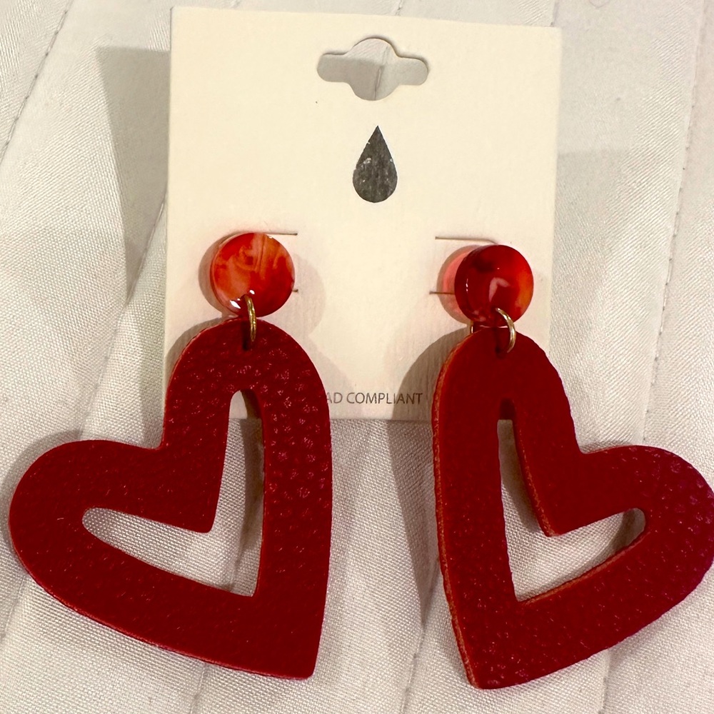 Red heart valentines earrings NWT